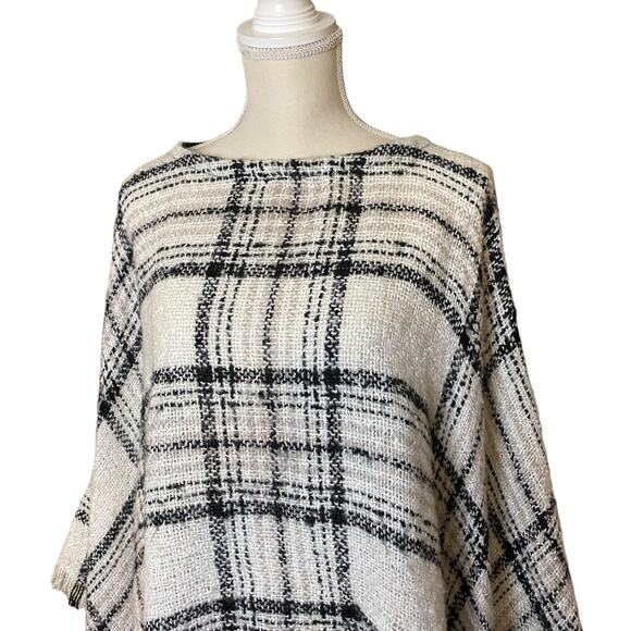 Crosstree Lane Black & White Plaid Poncho - Picture 1 of 6
